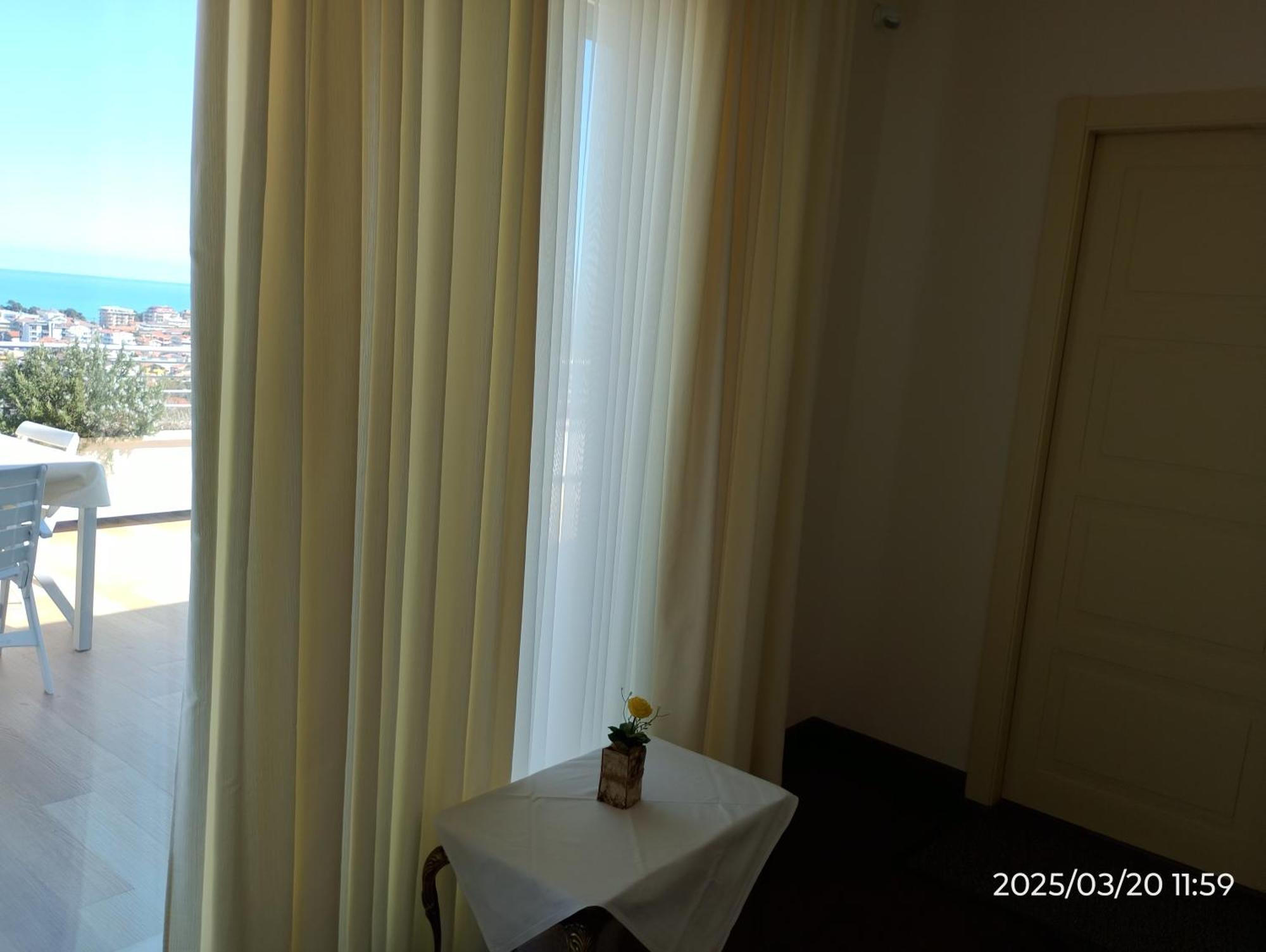 Just Blue Hotel Montesilvano Marina Exterior foto
